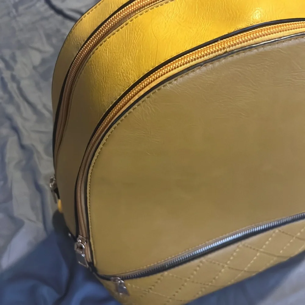 Back pack - Picture 2 of 3
